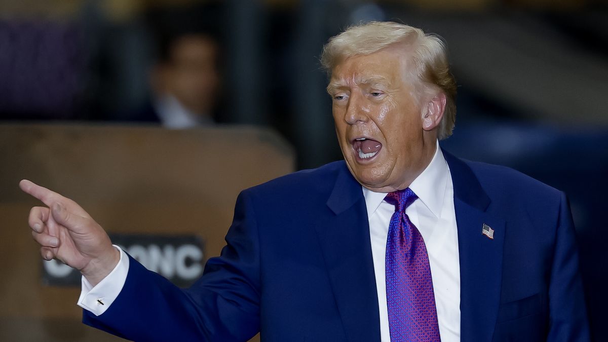 US President Donald Trump reacts after speaking at an economic event at Coosa Steel Corporation in Rome, Georgia, USA, 19 February 2026. The event is being held in northwest Georgia's 14th Congressional District, which was formerly represented by Marjorie Taylor Greene. EPA/ERIK S. LESSER Dostawca: PAP/EPA.