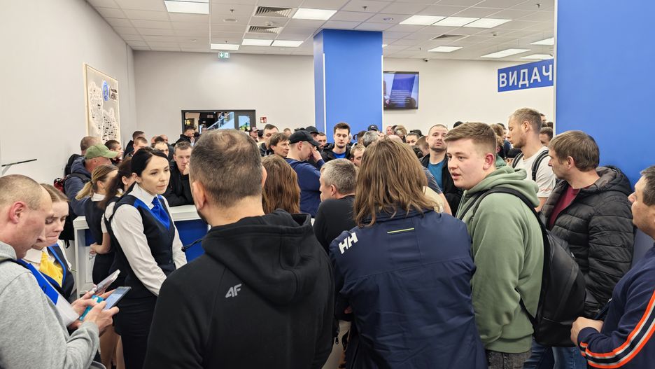 Punkt paszportowy dla Ukraińców w Warszawie. 23.04.2024 r. 