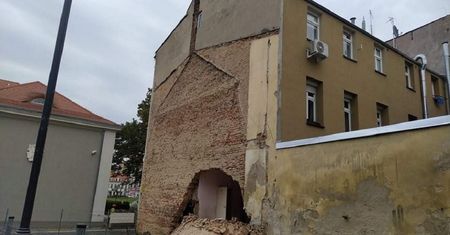 Katastrofa budowlana w Bydgoszczy. Zawaliła się ściana kamienicy