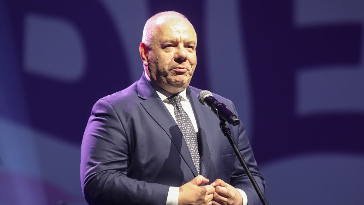 Białystok, 29.09.2023. Kampania wyborcza do parlamentu 2023. Minister aktywów państwowych Jacek Sasin uczestniczy w Podlaskim Spotkaniu Kobiet, 29 bm. w Białymstoku. (ad) PAP/Artur Reszko