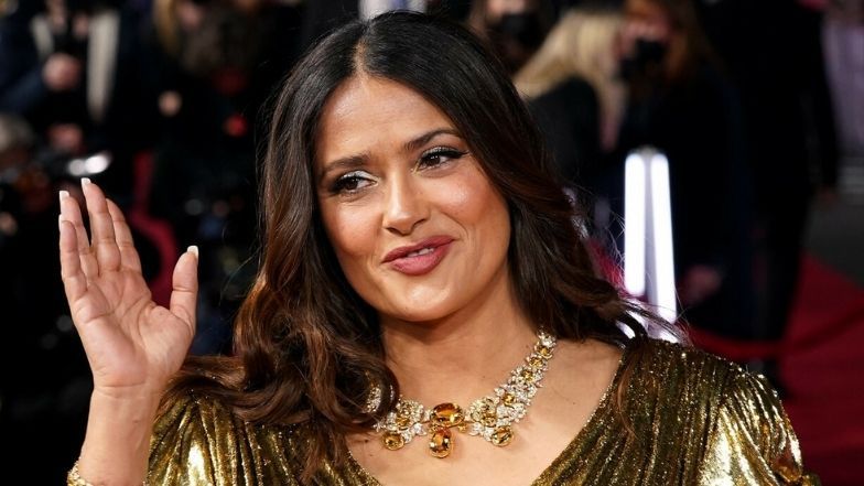 Salma Hayek pozuje w kostiumie kąpielowym i przesyła noworoczne życzenia