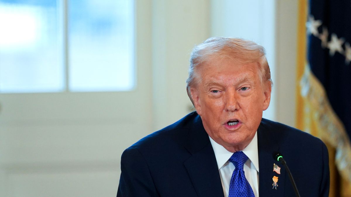 US President Donald Trump speaks during a meeting with oil executives in the East Room of the White House in Washington, DC, US, on Friday, Jan. 9, 2026. Major US oil executives expressed caution to Donald Trump about reentering Venezuela, even as the president pressured their companies to spend at least $100 billion to revive the country's production following the brazen capture of leader Nicolás Maduro. Photographer: Al Drago/Bloomberg via Getty Images