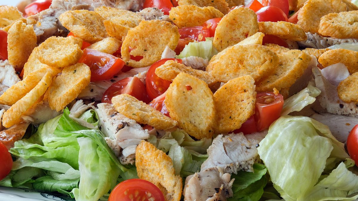 Sałatka z grillowanym kurczakiem