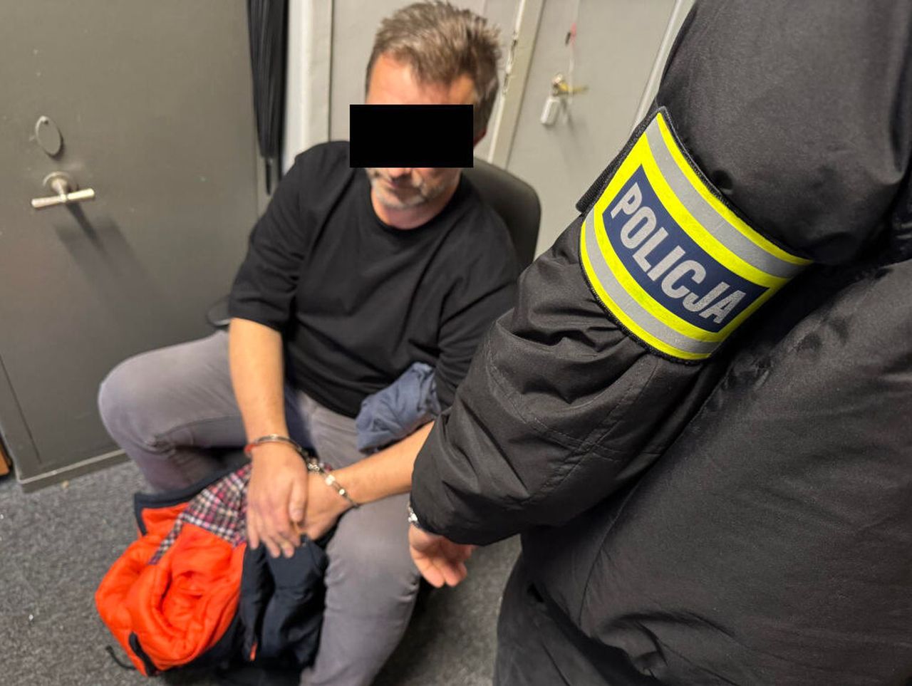 Warszawa: Informatyk zatrzymany za posiadanie pornografii dziecięcej