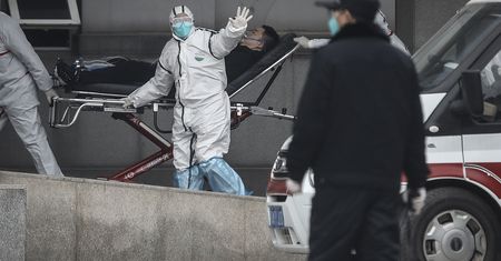 Utknął w Wuhan na kilka miesięcy. Mówi, co Europa robi źle
