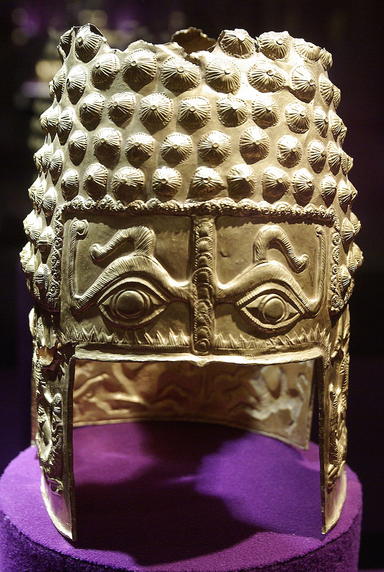 Stolen golden helmet from Coțofenești