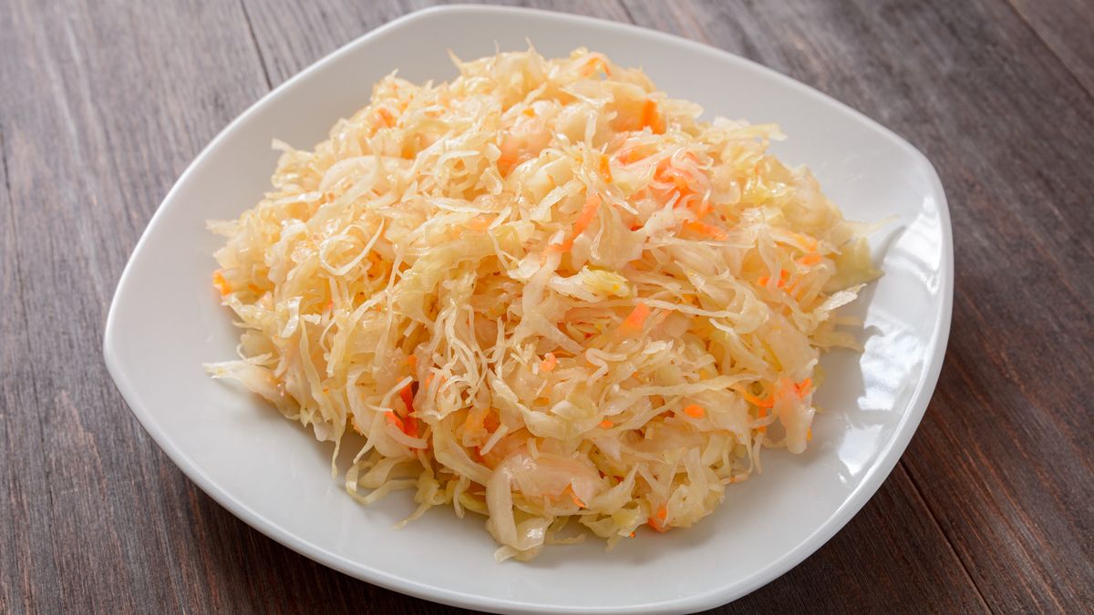 Surówka z kiszonej kapusty