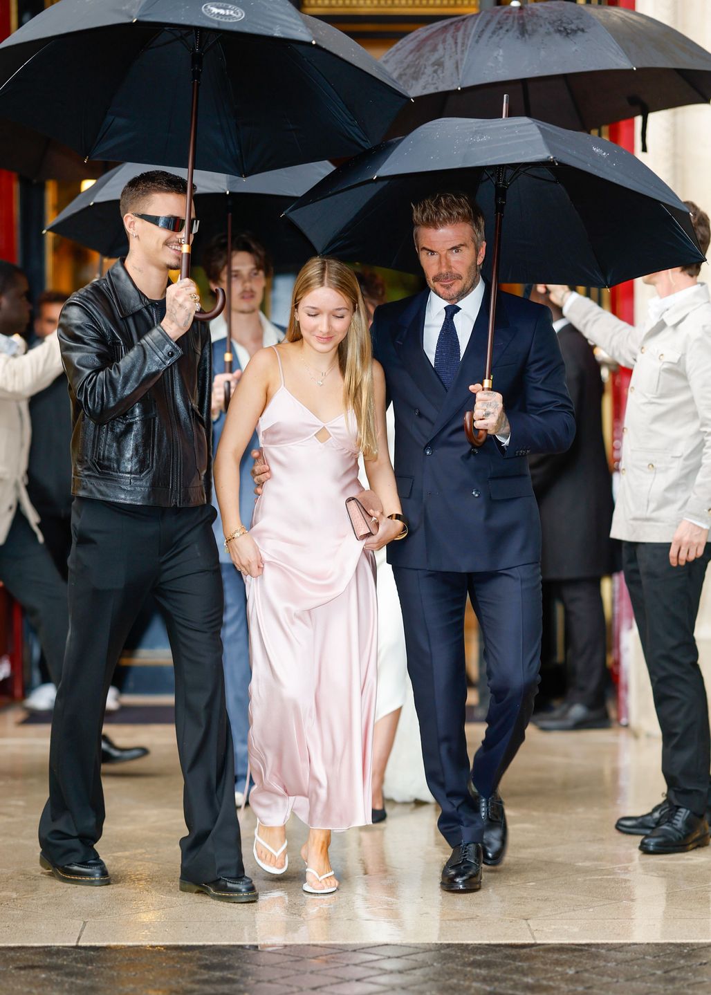 Harper Beckham zmierza z rodziną na pokaz Victorii