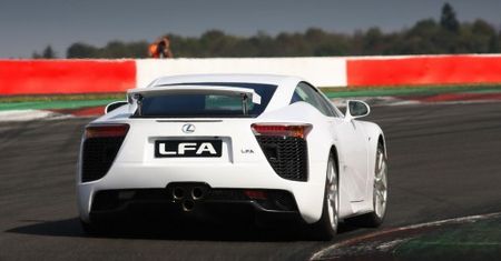 Lexus LFA - test na drodze publicznej [wideo]