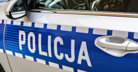 Zasnął z głową na kierownicy. Sąsiedzi wpadli w furię