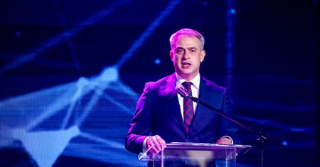 Minister ujawnia. "Rosjanie próbują kupić dostępy do kont Polaków"