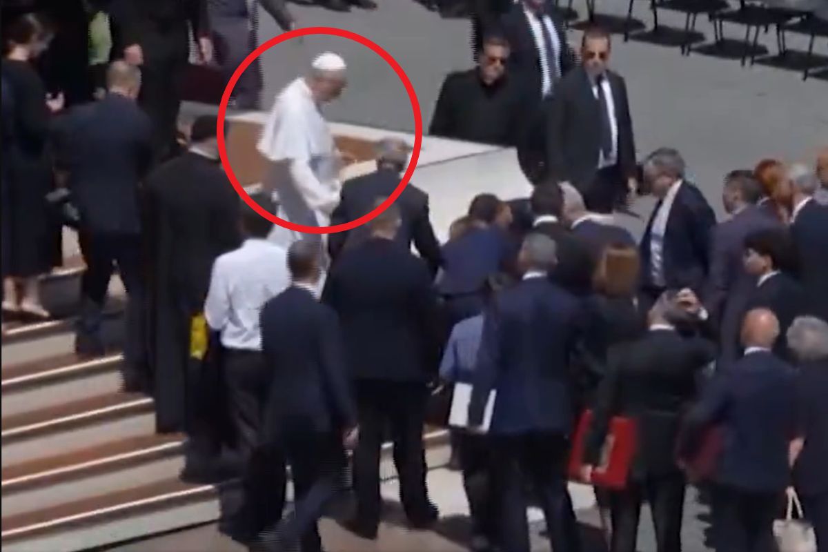 Sceny na Placu Świętego Piotra. Papież nie wahał się ani chwili
