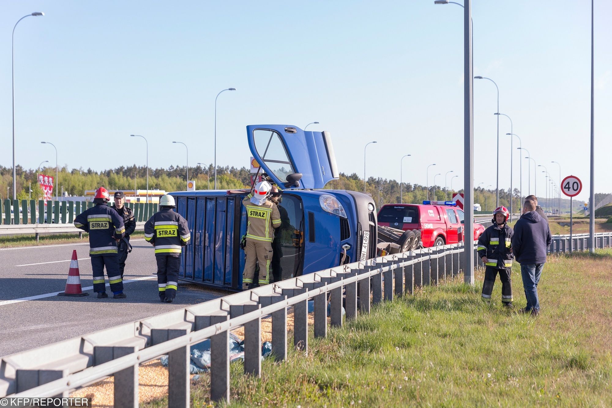 Nietrudno stracić panowanie nad autem, zwłaszcza dostawczym, przy silnym podmuchu wiatru.