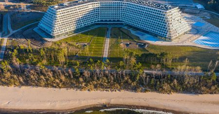 Gigantyczny hotel na polskim wybrzeżu świeci pustkami. Co dalej?