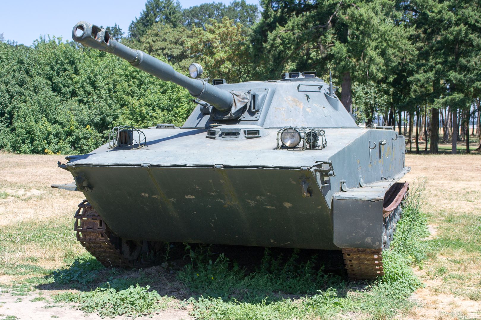 Czołg pływający PT-76. Rosja wysyła na wojnę maszyny z lat 50. XX wieku
