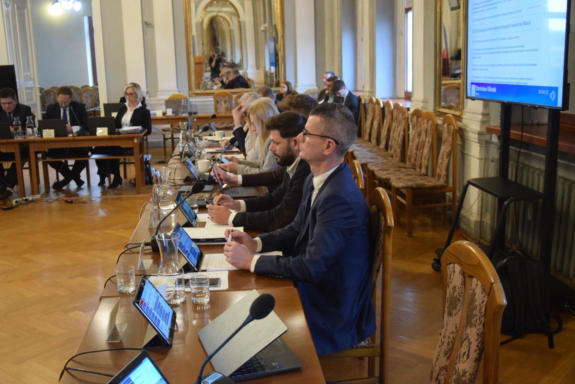 Radni długo dyskutowali nad połączeniem XXI LO Sportowego i SP nr 20 w Tarnowie w Zespół Szkół Sportowych