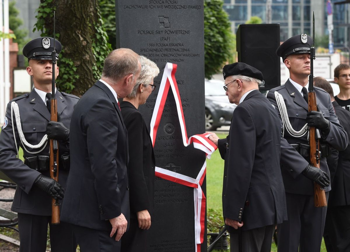 W parku Wolności odsłonięto pomnik lotników alianckich