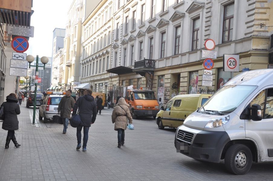 Chmielna deptakiem, a nie parkingiem!