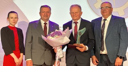 Uroczysta sesja rady gminy w Gorzycach. Wręczono stypendia i awanse. Tytuł "Zasłużony dla gminy Gorzyce" zdobył Mirosław Kopyto