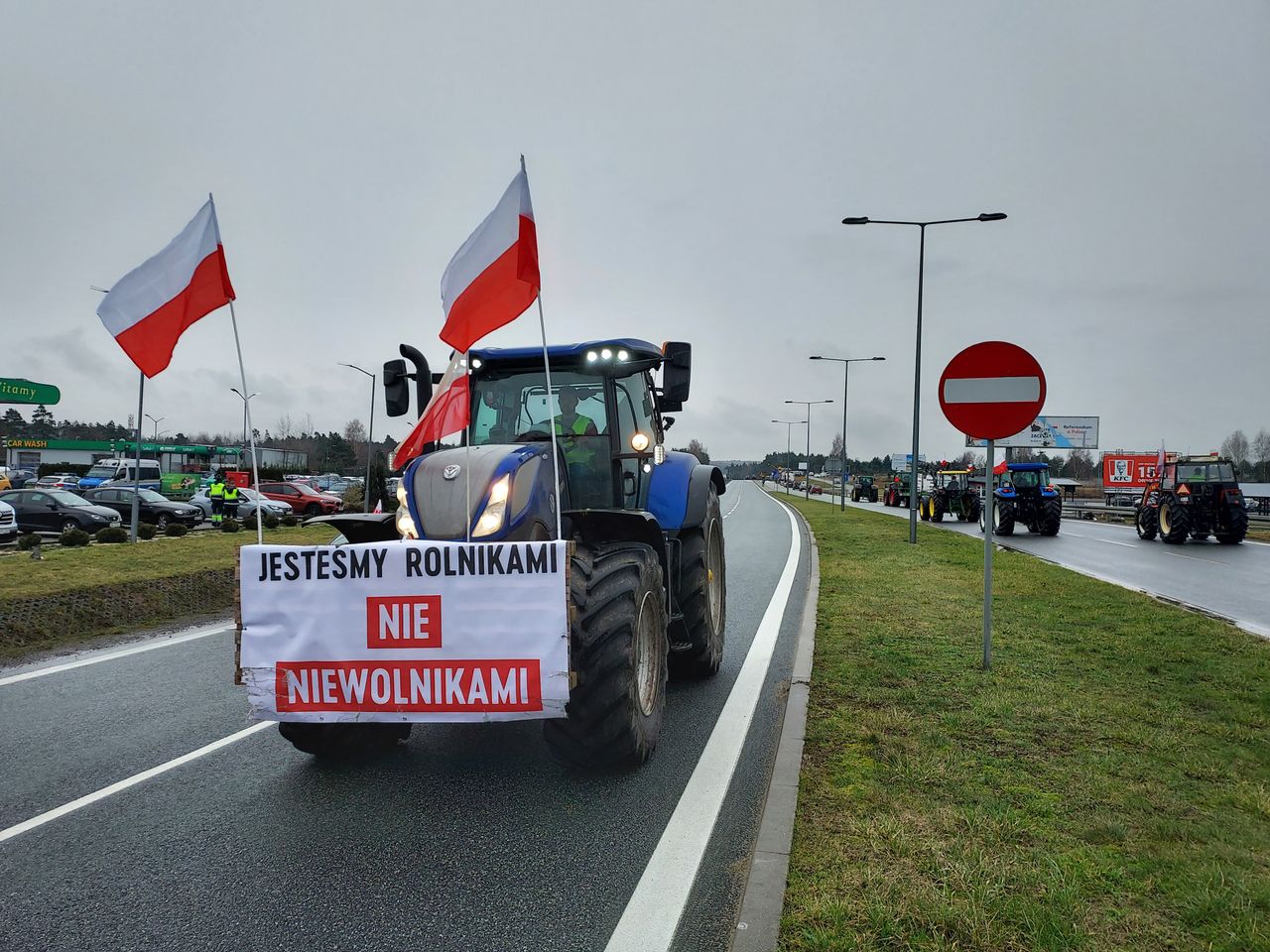 Rolnicy zablokowali lotnisko w Pyrzowicach. "Zielony Ład nas zniszczy"