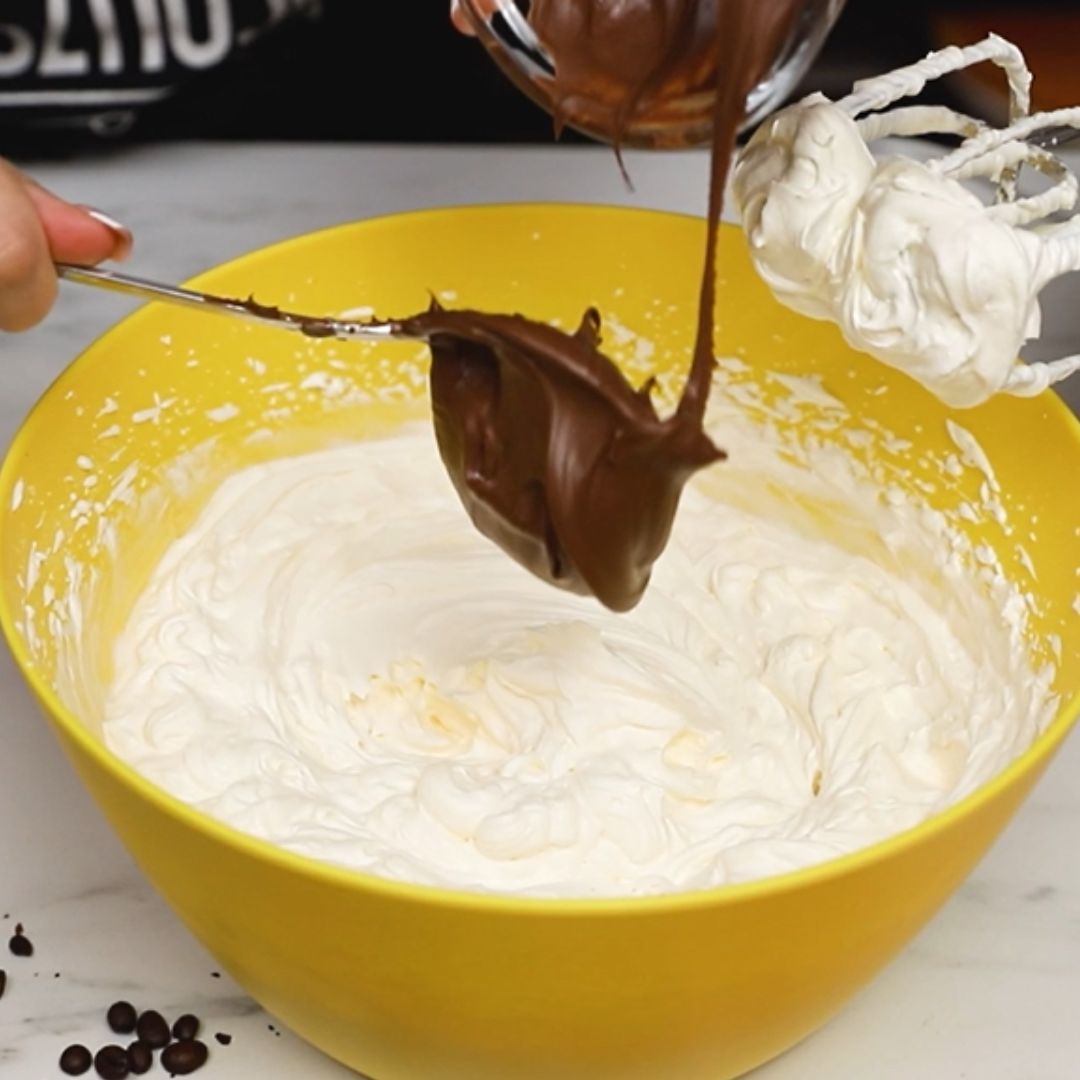 Do masy trafia m.in. nutella