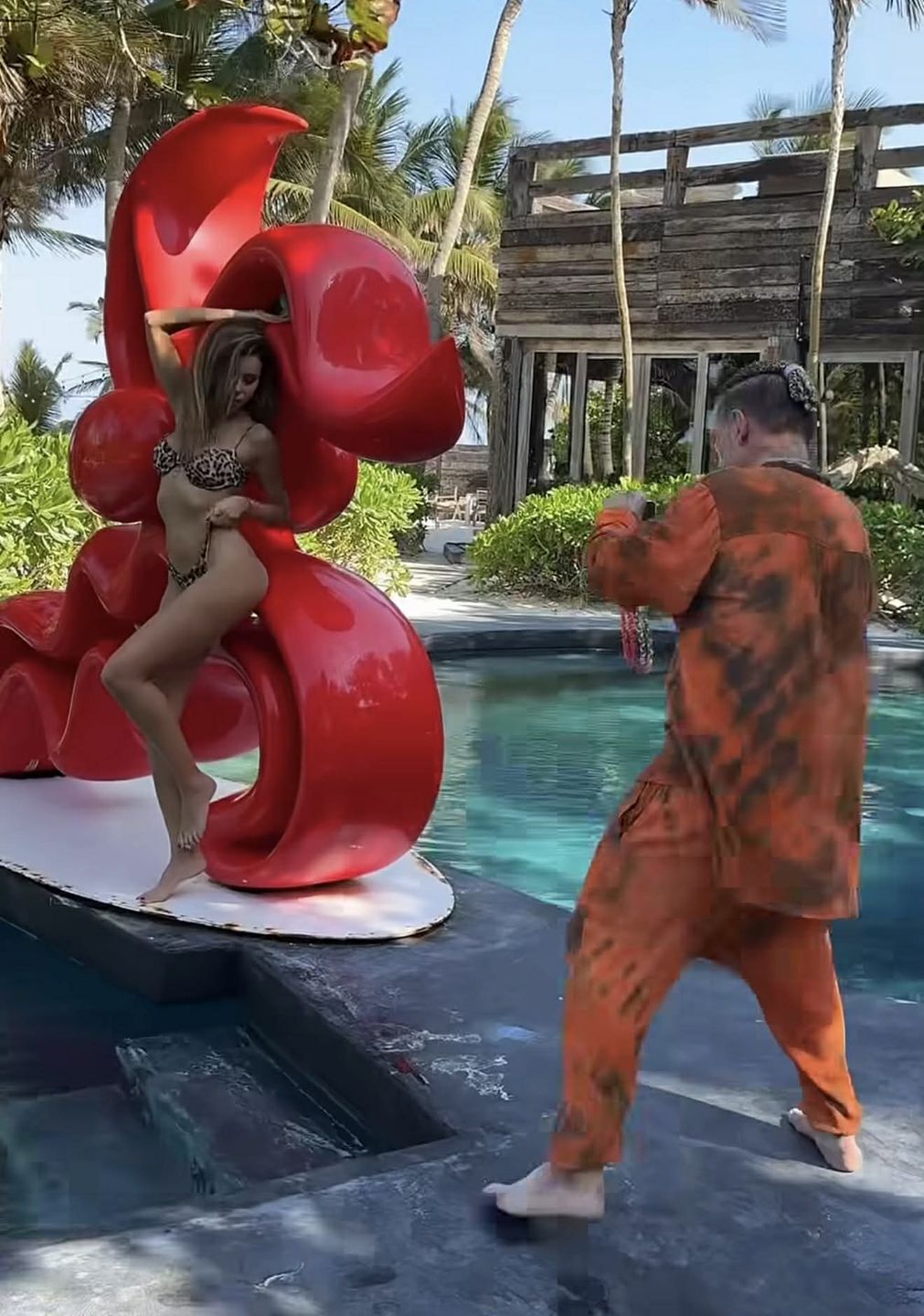Natalia Siwiec wygina się w panterkowym bikini 