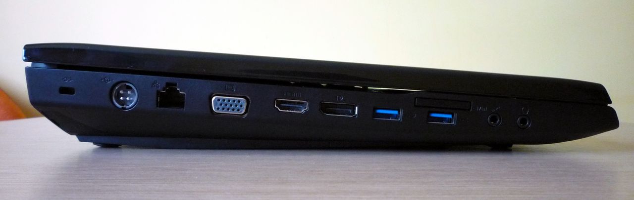 Samsung 700G7C - ścianka lewa (Kensington Lock, zasilanie, LAN, VGA, HDMI, DisplayPort, 2 x USB 3.0, czytnik kart pamięci, 2 x audio)