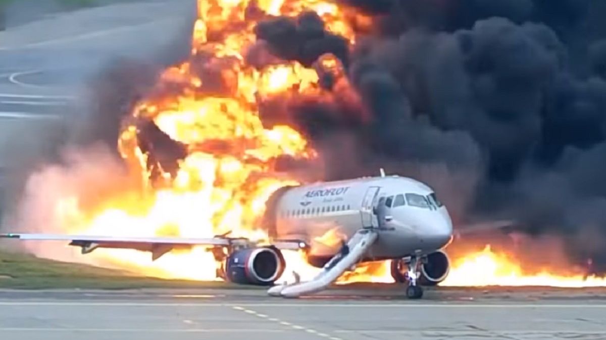 Samolot stanął w płomieniach po awaryjnym lądowaniu