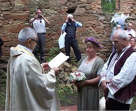 To w tych ruinach dawnej cerkwi odbył się ślub