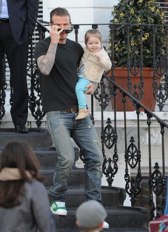 Beckham z córką na rękach! SŁODKI?