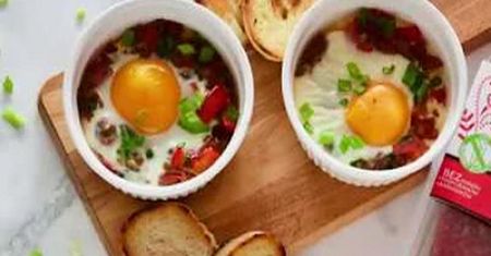 Przepis na jajka zapiekane z grzybami. Gordon Ramsay wie, co dobre