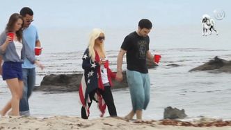 Aguilera z chłopakiem na plaży