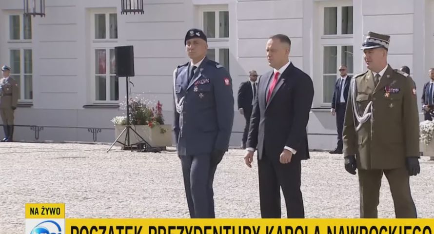 Tak wyglądało zaprzysiężenie w telewizjach. „Bogurodzica” z Nawrockim i trudna sonda TVN24