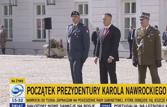 Tak wyglądało zaprzysiężenie w telewizjach. „Bogurodzica” z Nawrockim i trudna sonda TVN24