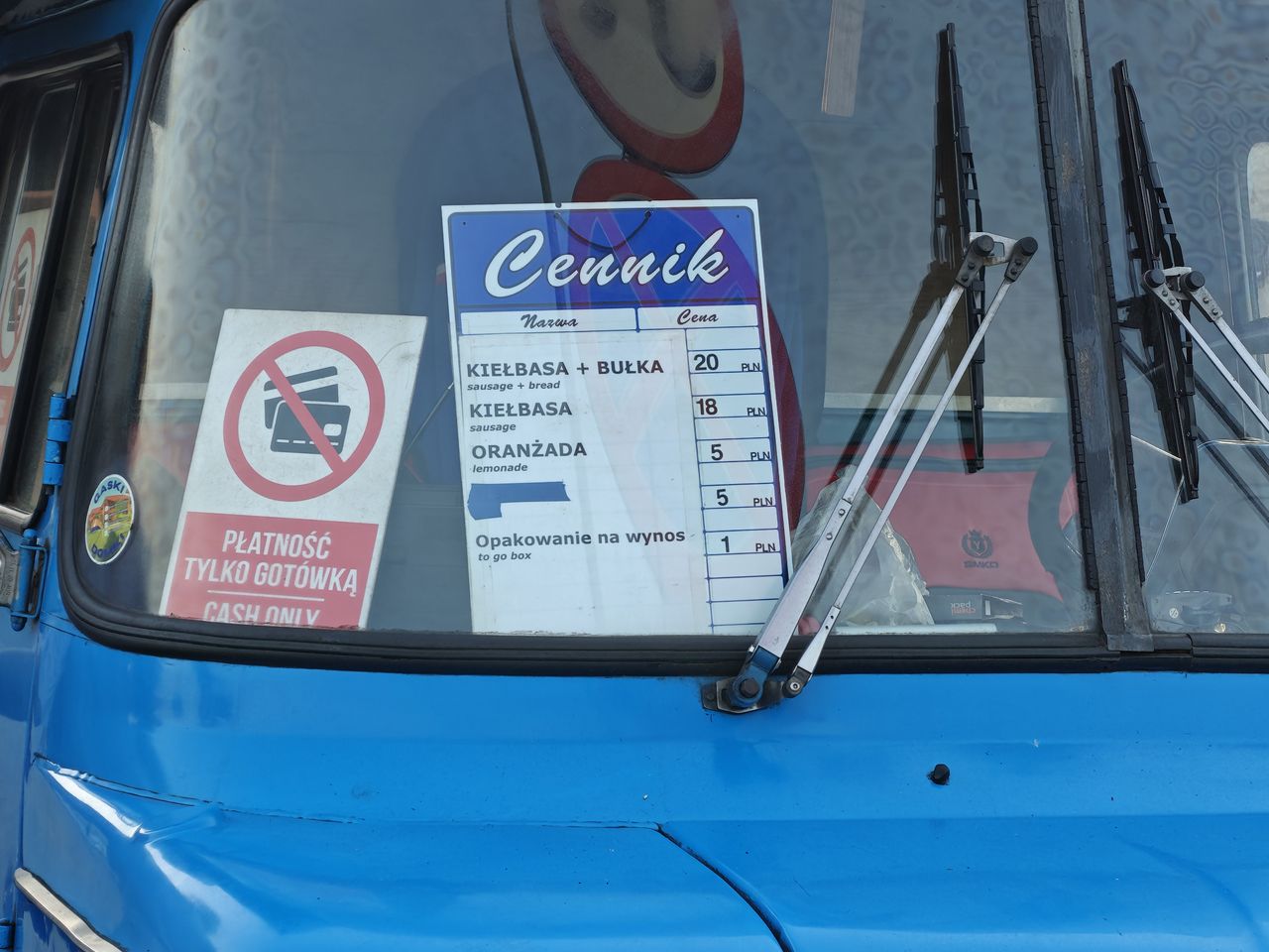 Proste menu i płatność tylko gotówką