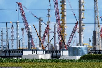 Jasna flara nad płocką rafinerią. Orlen wyjaśnia przyczynę