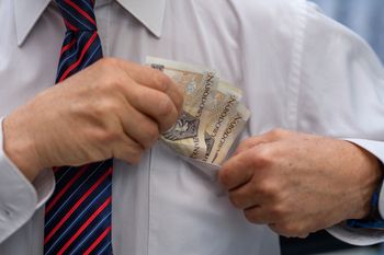 Ile trzeba zarabiać na 8 tys. zł emerytury? Oto szacunki dla 40-latków