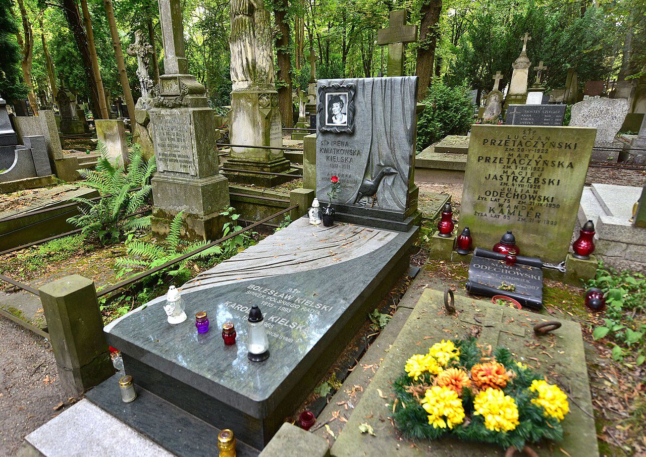 Grób Ireny Kwiatkowskiej na Starych Powązkach