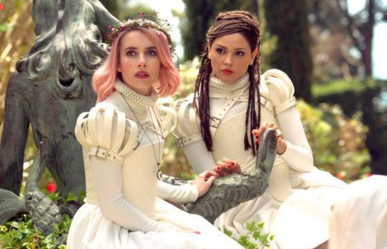 Emma Roberts i Milla Jovovich w filmie "Paradise Hills"