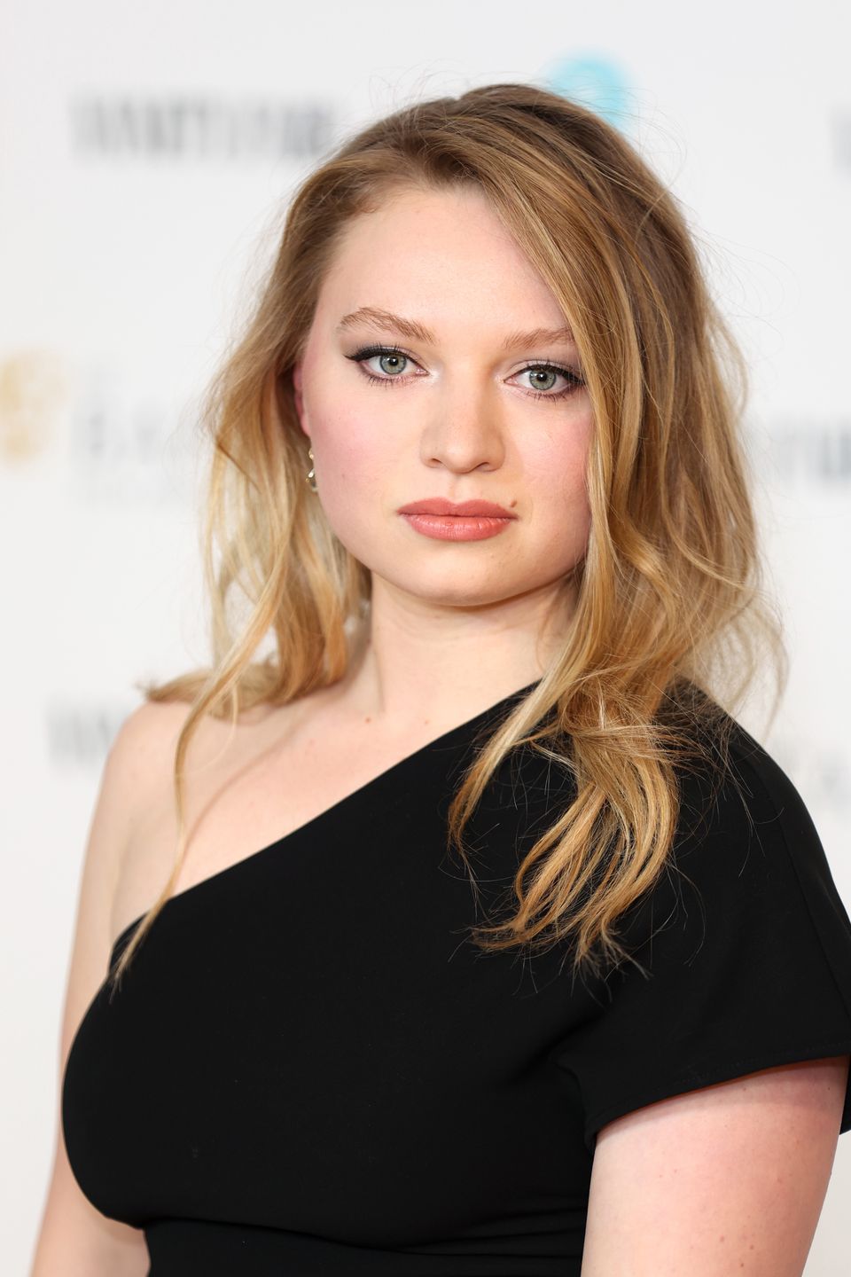 22-letnia córka Kate Winslet podbija event przed galą BAFTA