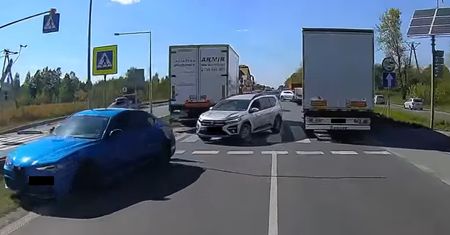 "Skandaliczne zachowanie". Kierowcy zawracali w korytarzu życia