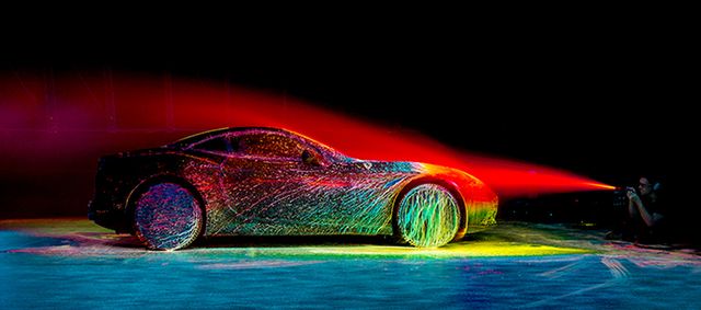 Ferrari California T w niecodziennej sesji z farbami UV w tunelu aerodynamicznym 2