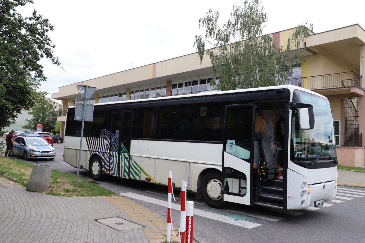 Pijany kierowca autobusu miał 2,5 promila. Doprowadził do kolizji z radiowozem