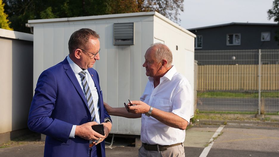 Były minister rolnictwa Robert Telus i właściciel firmy Dawtona 