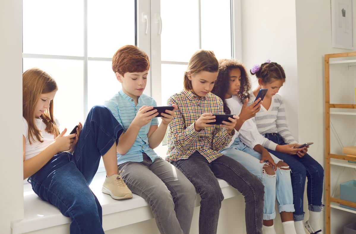 Australia moves to curb social media access for under-16s