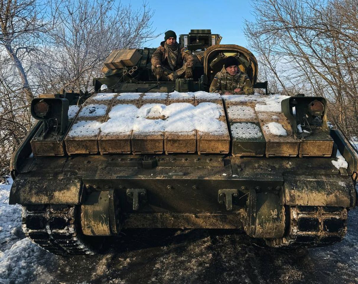 Ukraińska załoga M2A2 Bradley, która skutecznie zniszczyła rosyjski T-90M