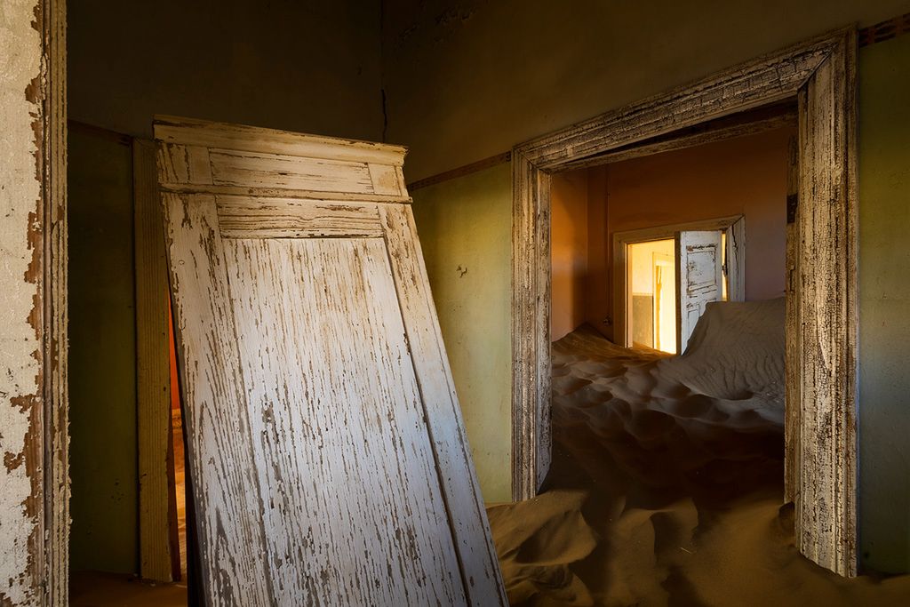 Miasto poszukiwaczy diamentów opanowane przez pustynię - niezwykły cykl zdjęć 9