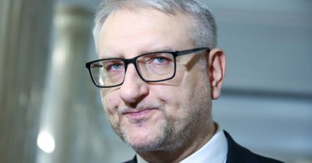Porzucona kochanka pokazała SMS-y od posła Pięty! "Chciałbym głaskać cię po ciążowym brzuchu"