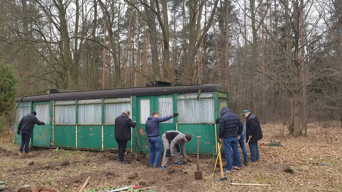 Powojenny unikat. "Skarb" trzymali na… działce 1