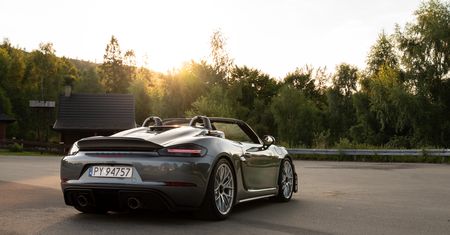 Mówiono o powrocie spalinówki do Boxstera i Caymana. Porsche rozwiewa wątpliwości